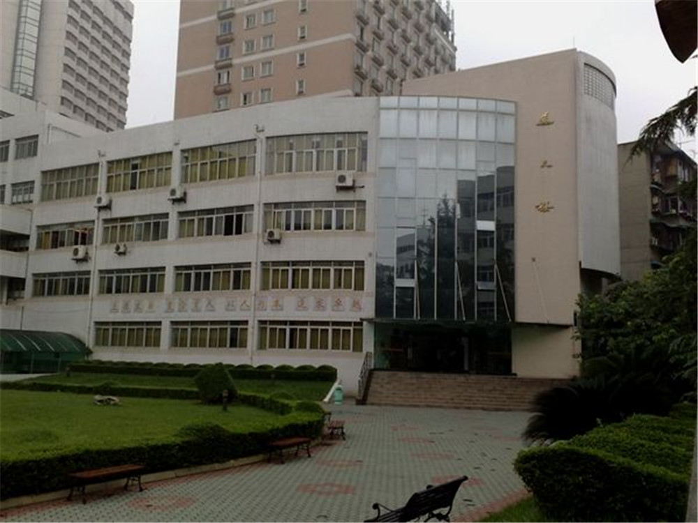 成都市鹽道街中學(xué)2020年的錄取分數(shù)線是多少？