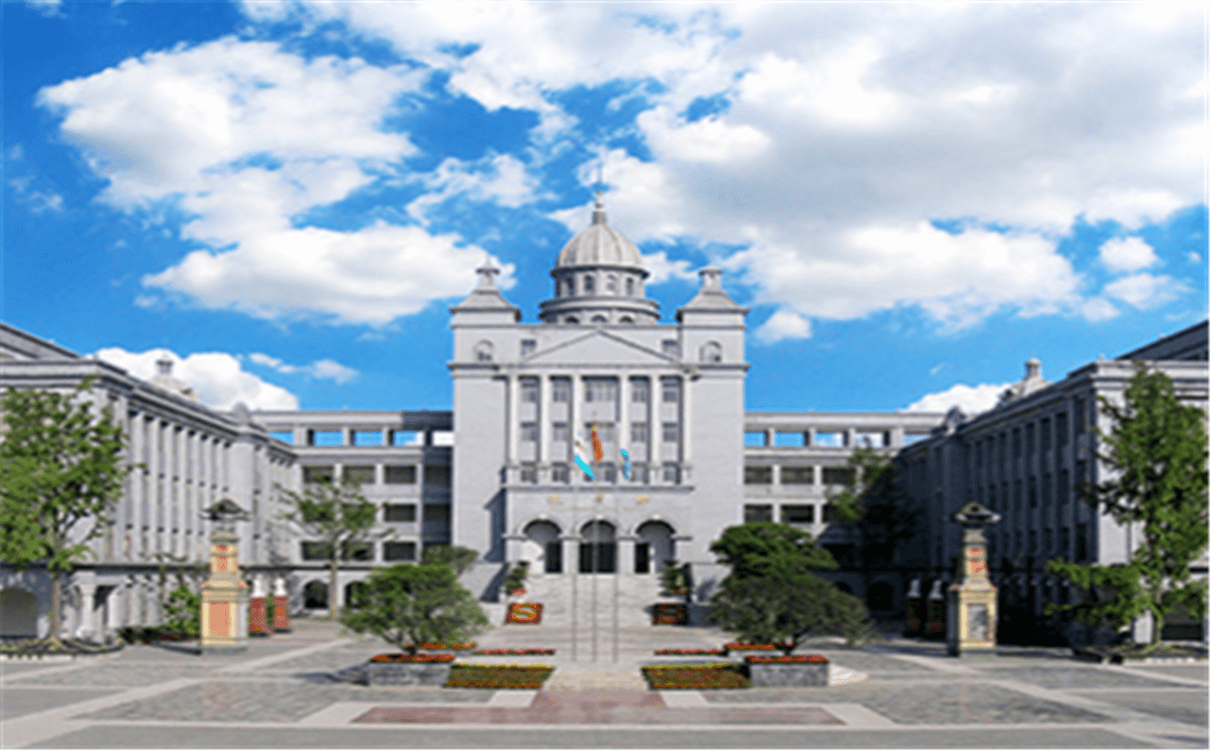 成都石室外國語學校每年的學費多少錢？