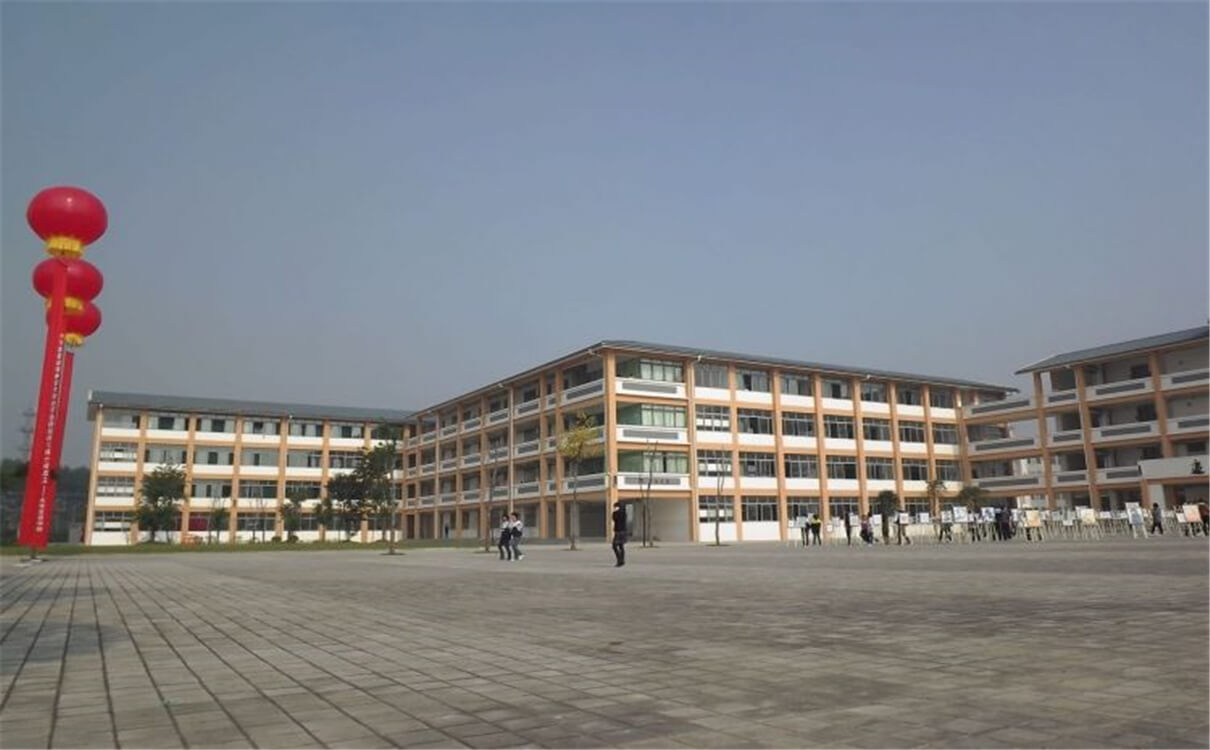 城廂中學(xué)每年的學(xué)費(fèi)是多少錢？