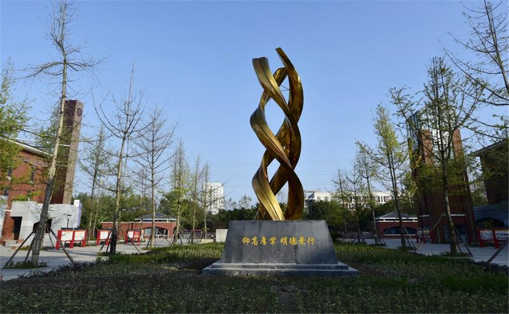 新都一中每年的學(xué)費(fèi)是多少？