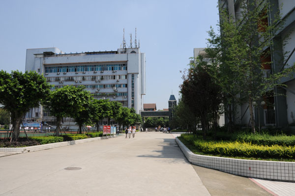 成都鐵路中學(xué)這個(gè)學(xué)校怎么樣？