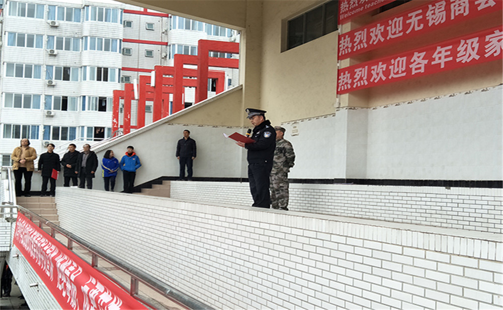 大彎中學(xué)外招生一年的學(xué)費是多少？
