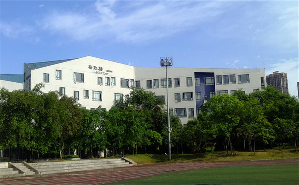 成都實驗外國語學(xué)校（西區(qū)）外招生一年的學(xué)費是多少錢？