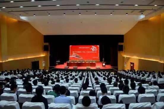成都實驗外國語學(xué)校的環(huán)境怎么樣？