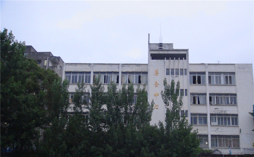 竹篙中學去年的錄取分數(shù)線是多少？