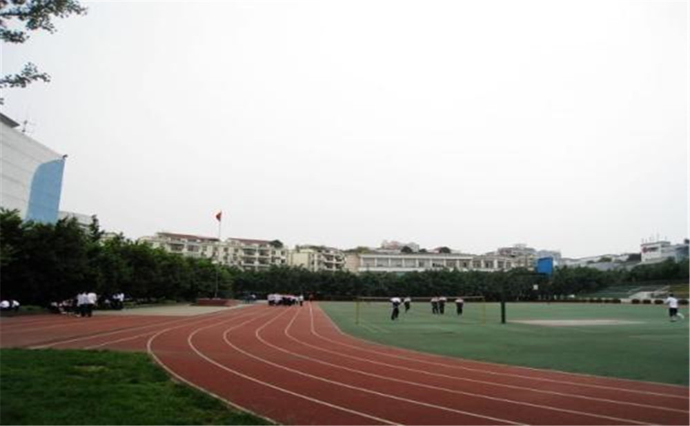 四川師范大學(xué)實驗外國語學(xué)校的學(xué)費是多少？