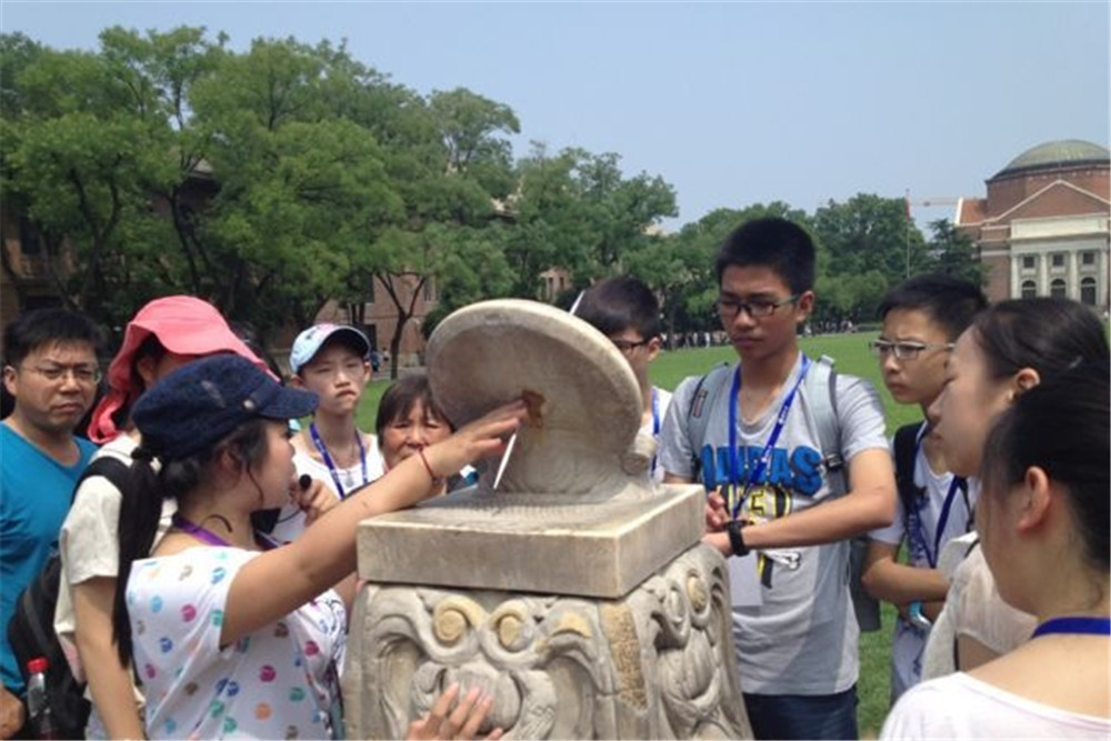 成都七中嘉祥外國語學(xué)校近三年的錄取分?jǐn)?shù)是多少？