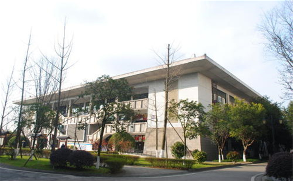 成都石室中學(xué)的高中住宿怎么樣？