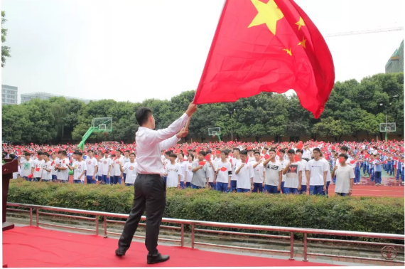 成都石室佳興外國語學(xué)校的學(xué)費是多少？