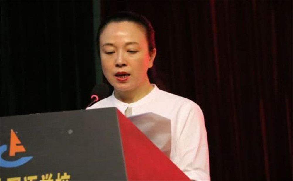 成都外國語學(xué)校的學(xué)費是多少是多少？