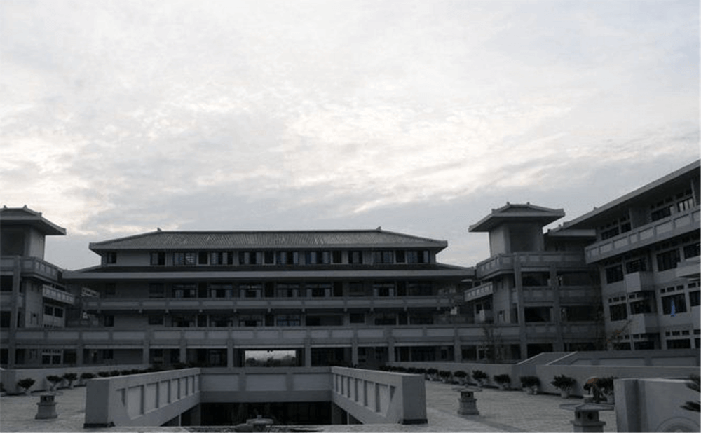 成都石室中學北湖校區(qū)的學費是多少錢？