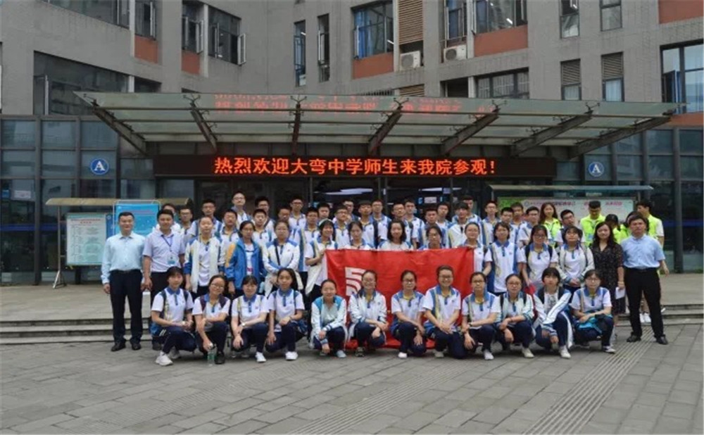 大彎中學招生一年的學費是多少？
