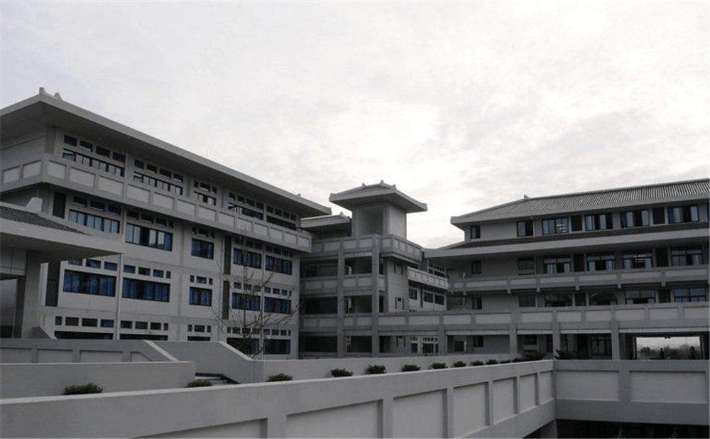 成都石室中學(xué)北湖校區(qū)的高中住宿怎么樣？