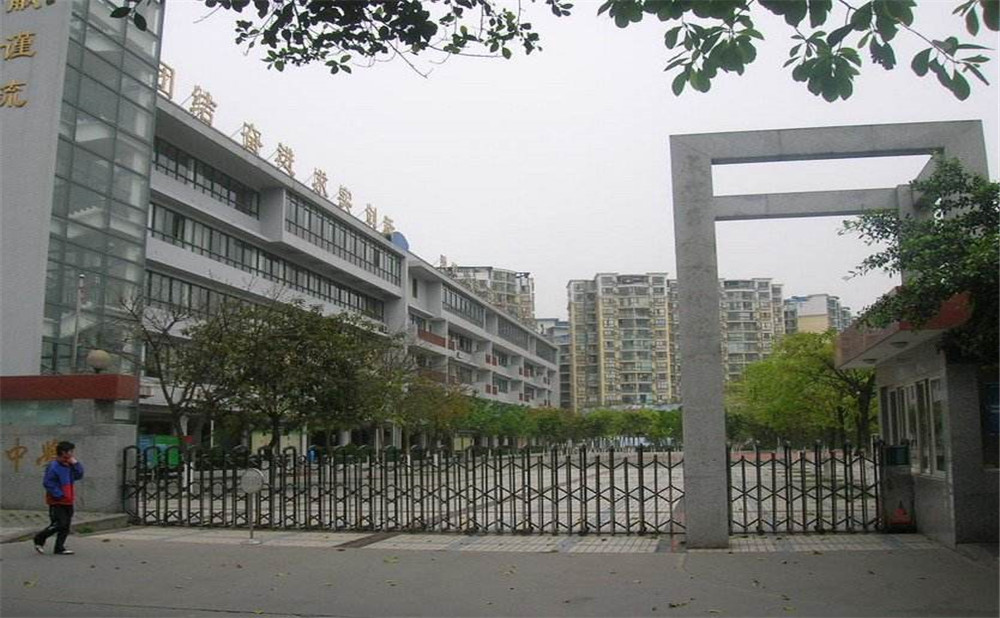 成都玉林中學(xué)的高中住宿怎么樣？