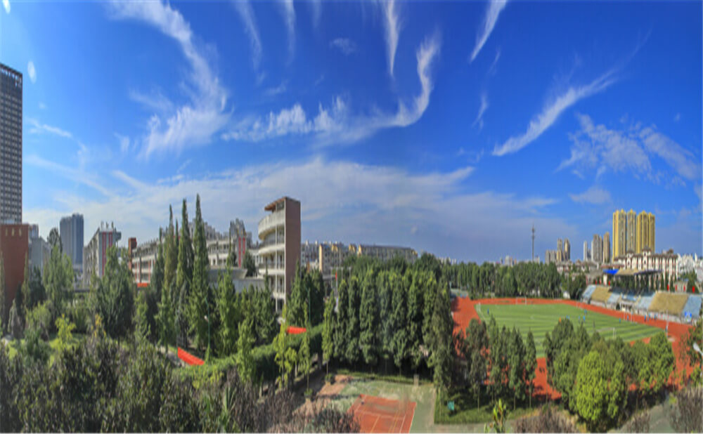成都市龍泉中學的高中住宿怎么樣？