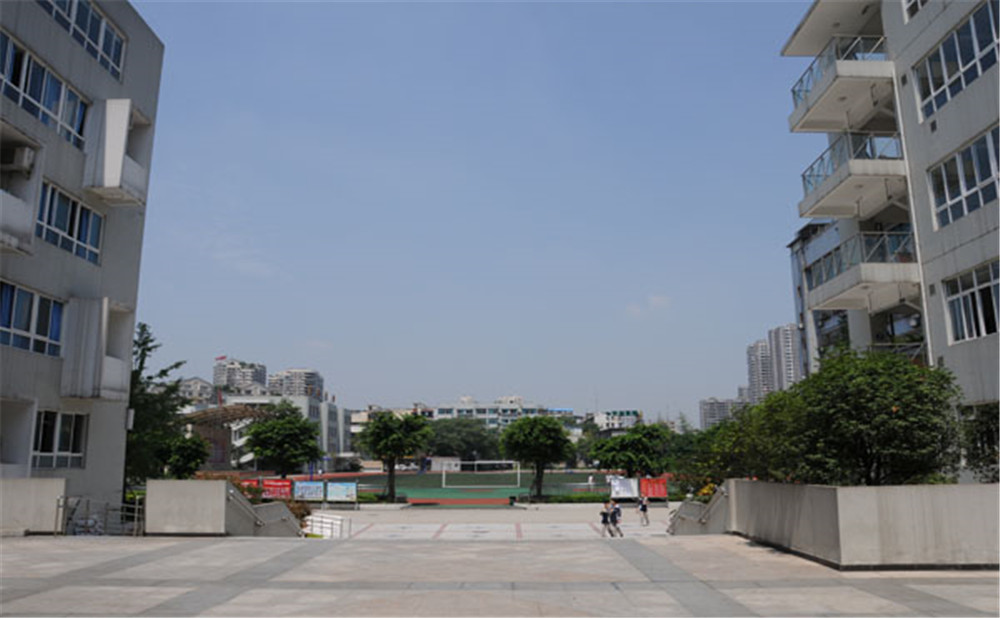 成都鐵路中學近三年的錄取分數(shù)是多少？
