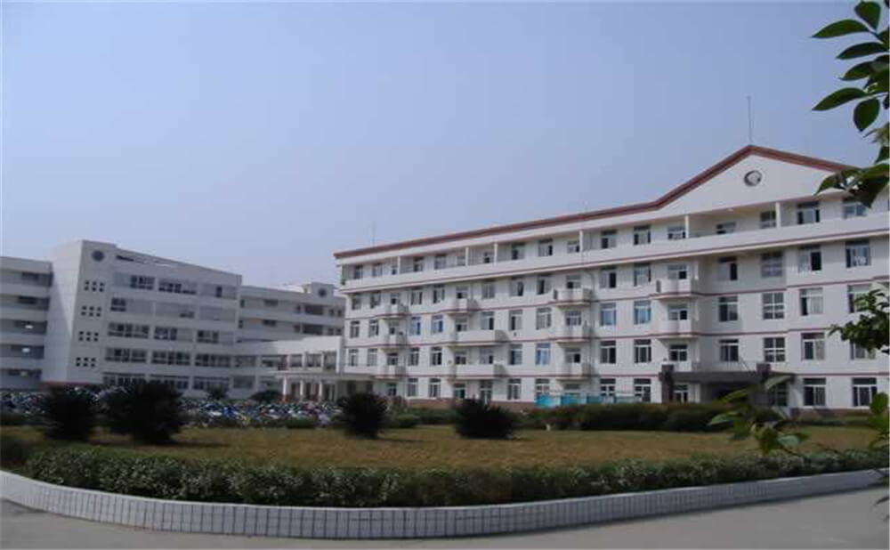 龍泉二中的學(xué)費(fèi)是多少錢(qián)？