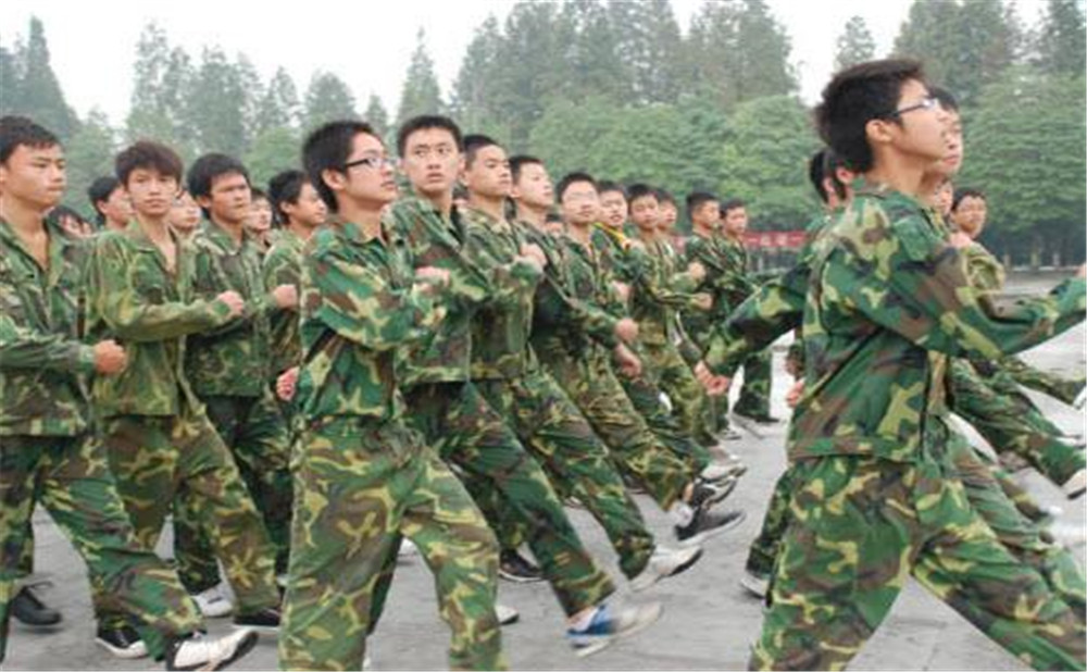 郫縣二中學(xué)費(fèi)是多少？