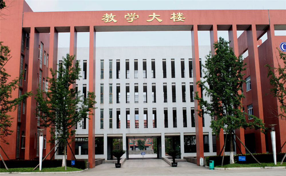 香城中學(xué)近三年的錄取分?jǐn)?shù)是多少分？