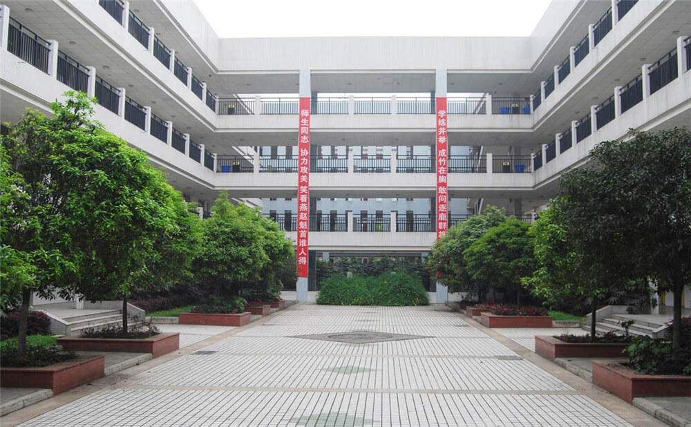 香城中學(xué)的學(xué)費是多少錢？
