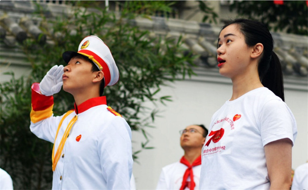 石室聯(lián)合中學蜀華分校一年的學費是多少？