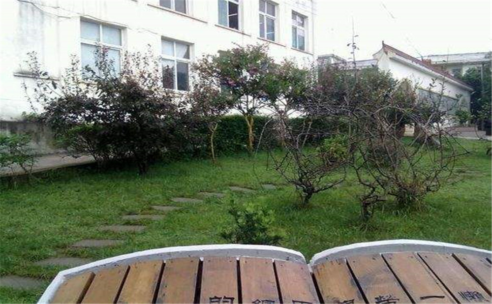 賈家中學(xué)的高中住宿怎么樣？