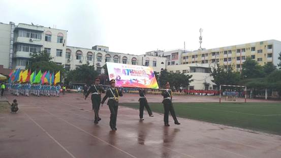 西南交通大學(xué)附屬中學(xué)高中一年的學(xué)費(fèi)是多少？