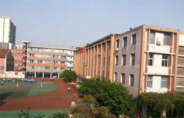 通錦中學(xué)的本科升學(xué)率是多少？