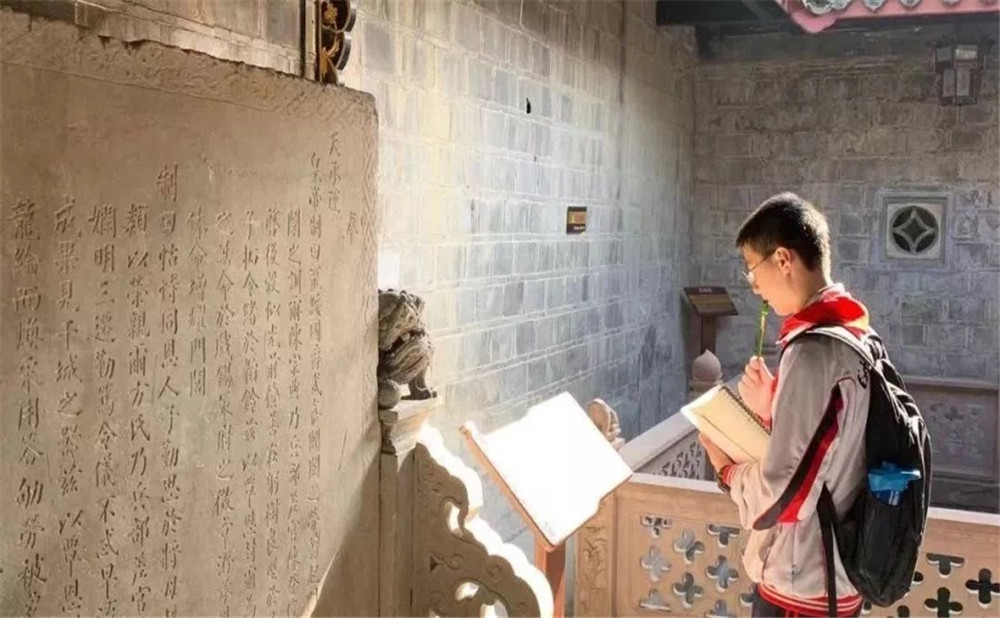 四川師范大學(xué)附屬中學(xué)本科升學(xué)率是多少？