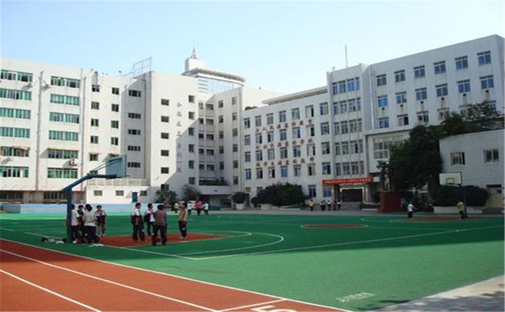 成都市西北中學(xué)的宿舍怎么樣？