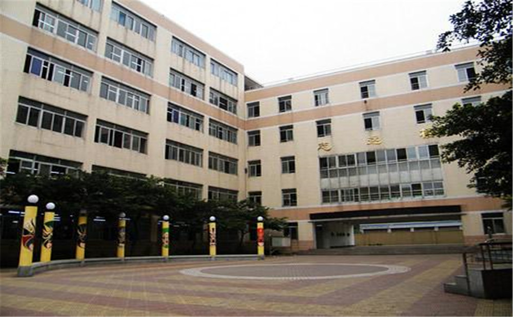 武侯高級中學(xué)的宿舍怎么樣？