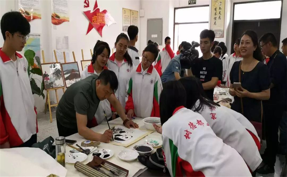 2020年都江堰外國(guó)語(yǔ)實(shí)驗(yàn)學(xué)校計(jì)劃招多少人？