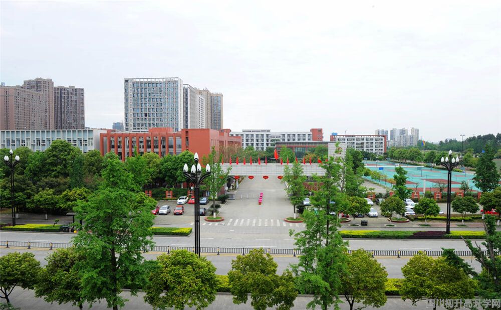 香城中學(xué)的住宿怎么樣？