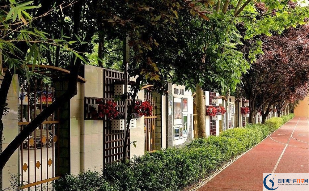 2020年成都大學(xué)附屬中學(xué)初升高的學(xué)費是多少？