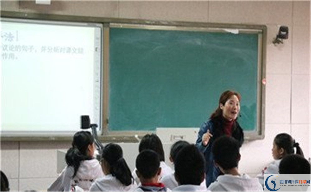 成都實(shí)驗(yàn)中學(xué)高中本部的錄取分?jǐn)?shù)是多少？
