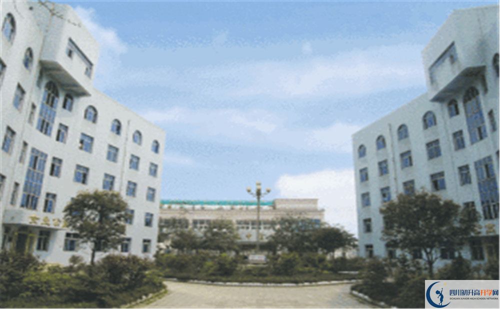 2020彭州中學(xué)初升高的學(xué)費是多少？