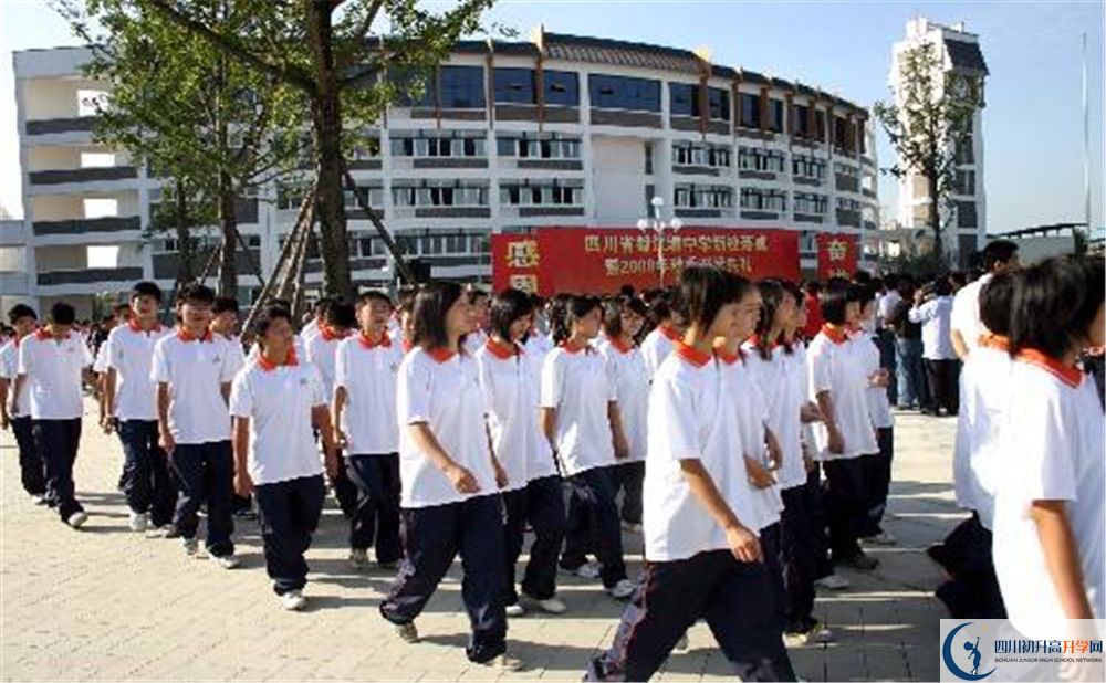 2020年都江堰中學(xué)初升高學(xué)費(fèi)是多少？