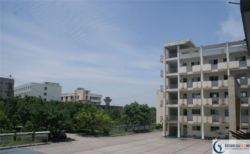 高埂中學(xué)是怎么樣的學(xué)校？