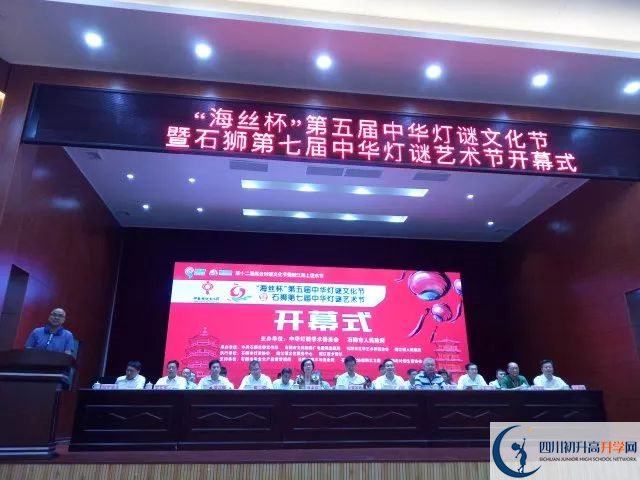 新津中學(xué)的學(xué)費(fèi)收費(fèi)標(biāo)準(zhǔn)是什么？