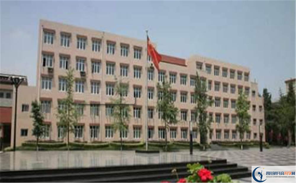 成都西藏中學(xué)的學(xué)費大概多少？