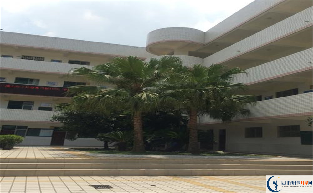 成都市太平中學的學費大概是多少？
