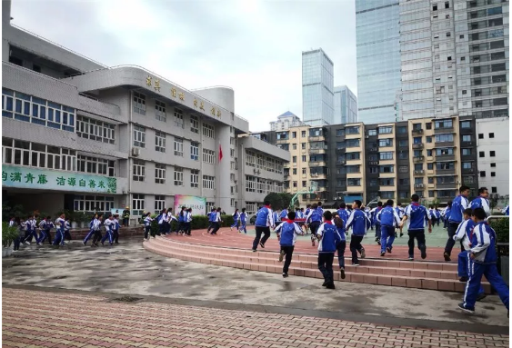 成都市第十七中學的老師好不好？