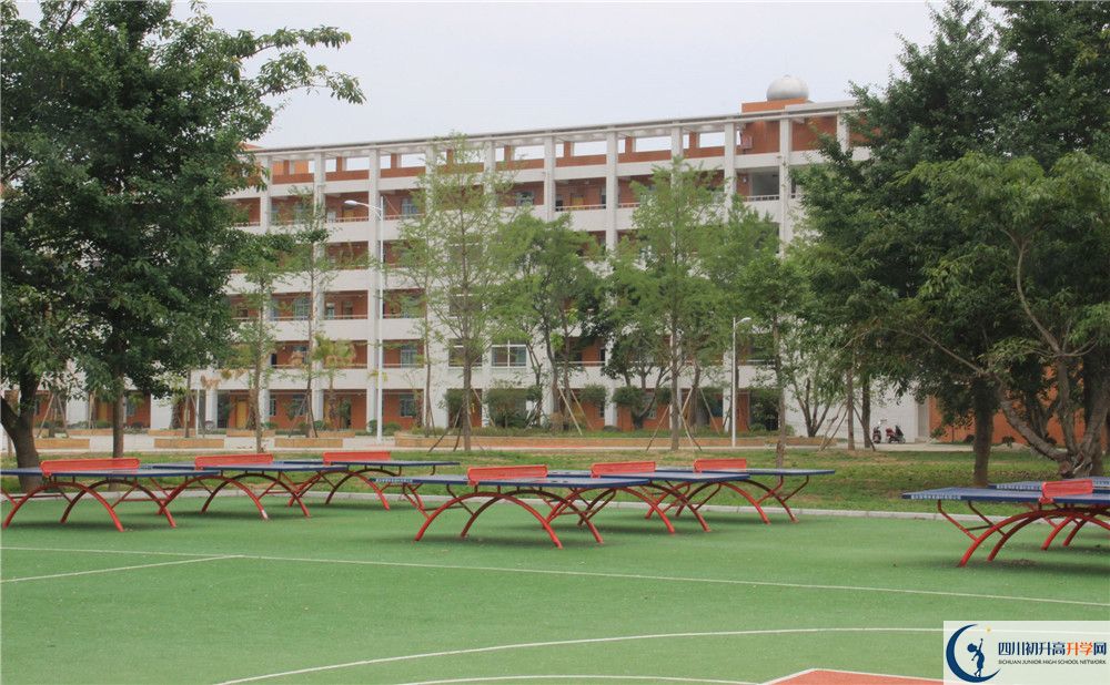金堂實(shí)驗(yàn)中學(xué)的學(xué)費(fèi)大概是多少？