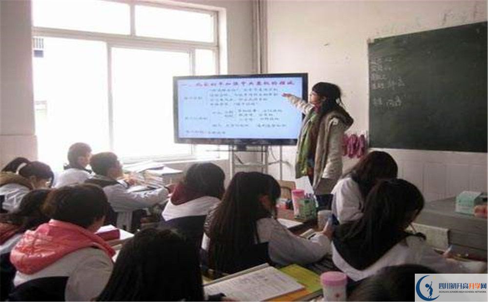 大邑縣實驗中學初升高的分數(shù)線是多少？