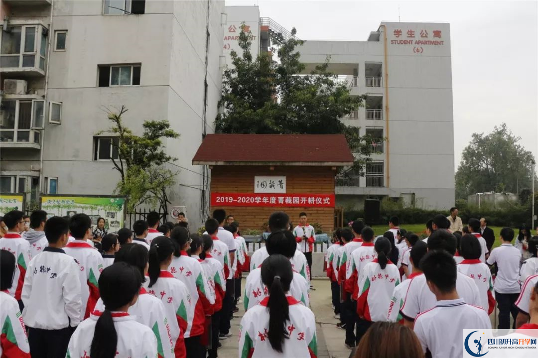 成都樹德中學(xué)光華校區(qū)一年的學(xué)費(fèi)是多少？