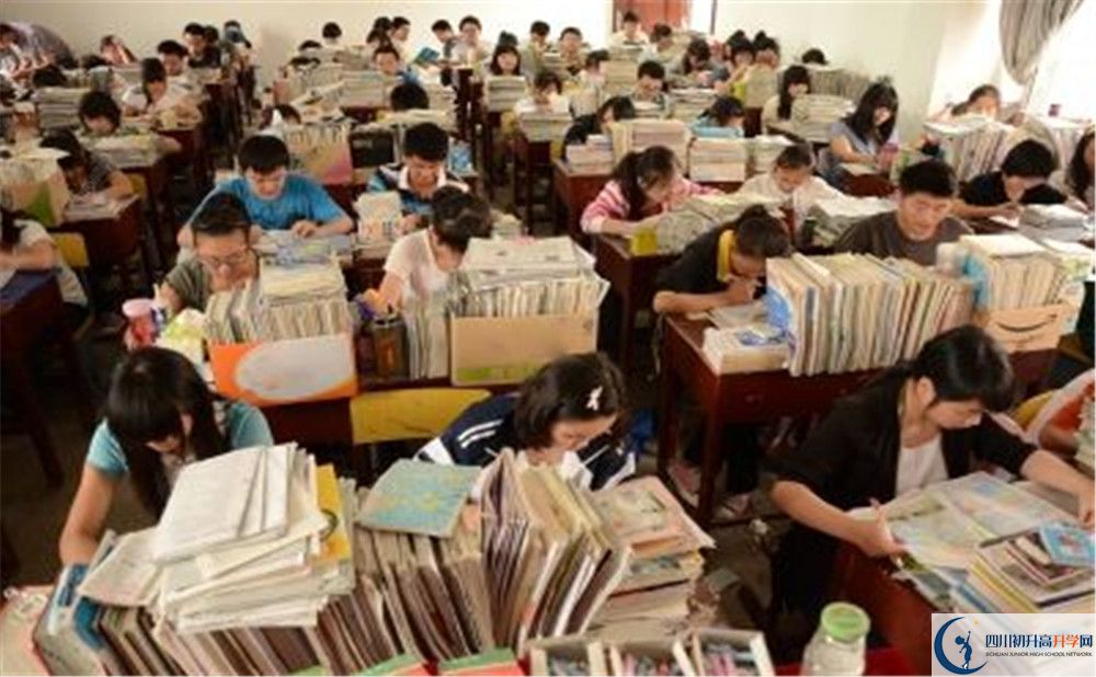 成都列五中學的招生分數(shù)線是多少？