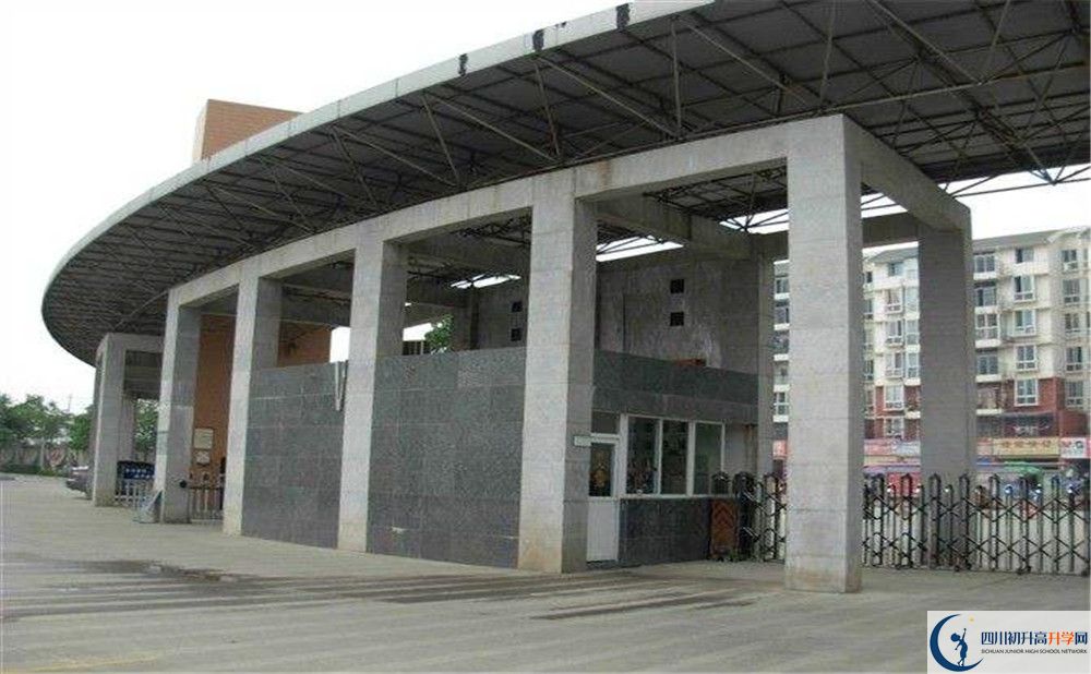 成都市龍泉中學(xué)的老師好不好？