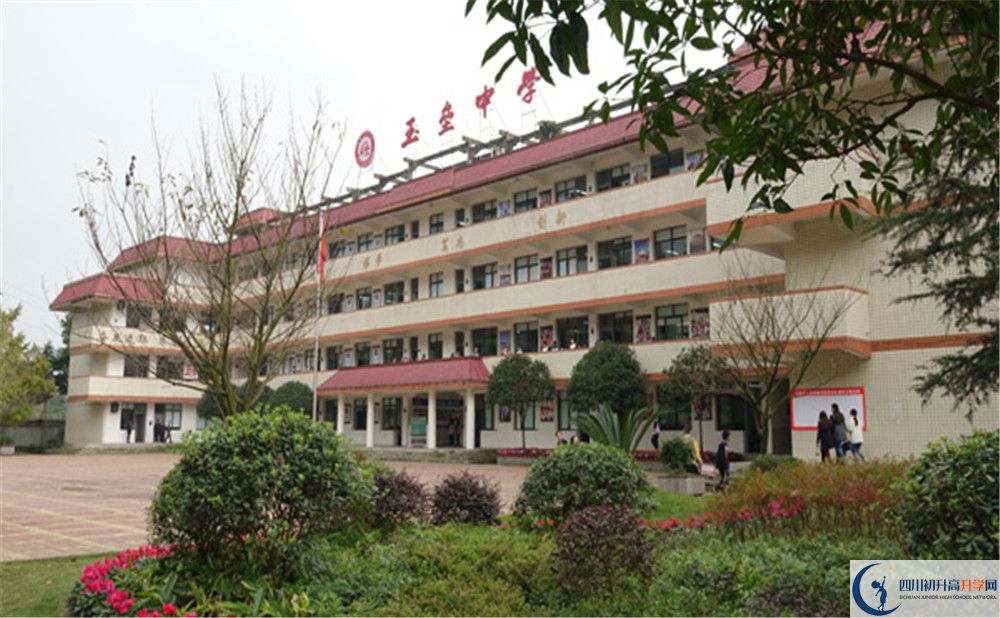 都江堰玉壘學(xué)校一年的學(xué)費是多少？