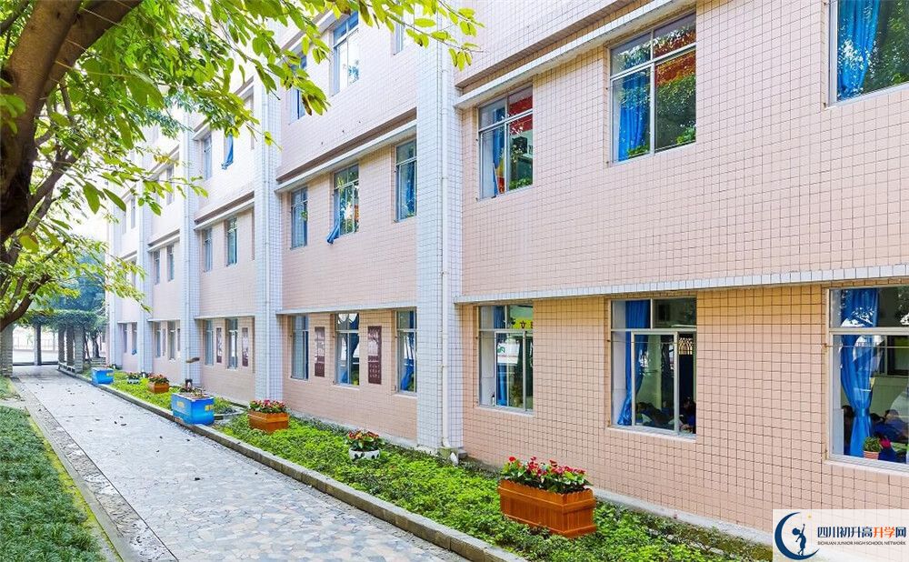 成都市第四十九中學(xué)的高中住宿好不好？