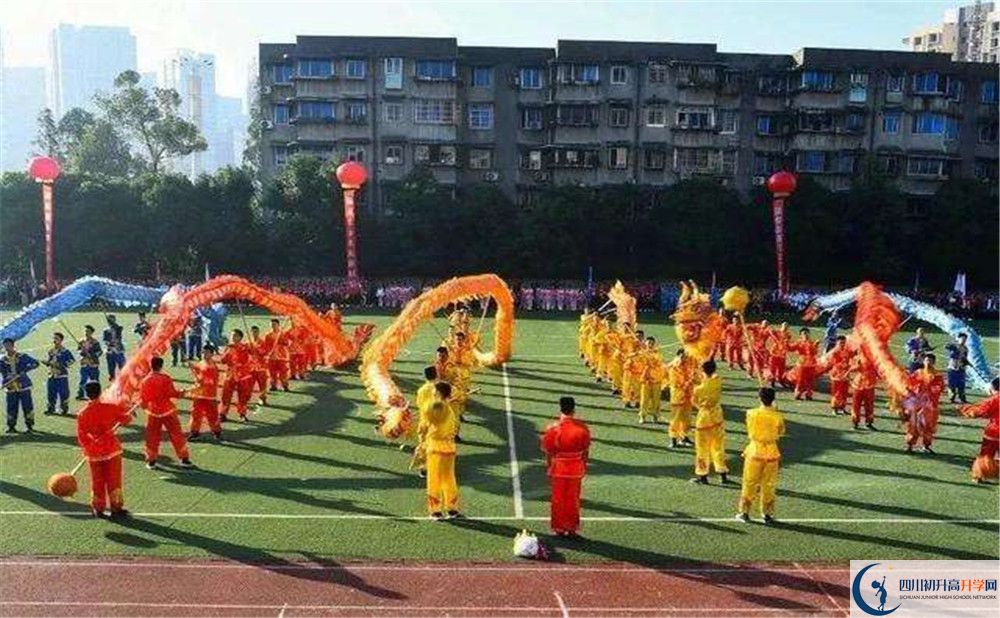 成都七中八一學校一學期的學費是多少？